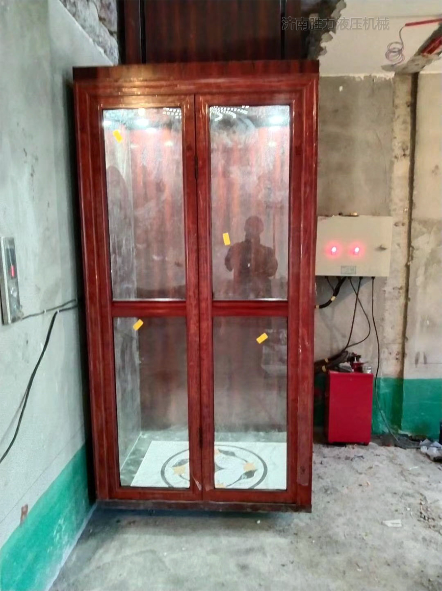 家用小型電梯在西安安裝完畢！